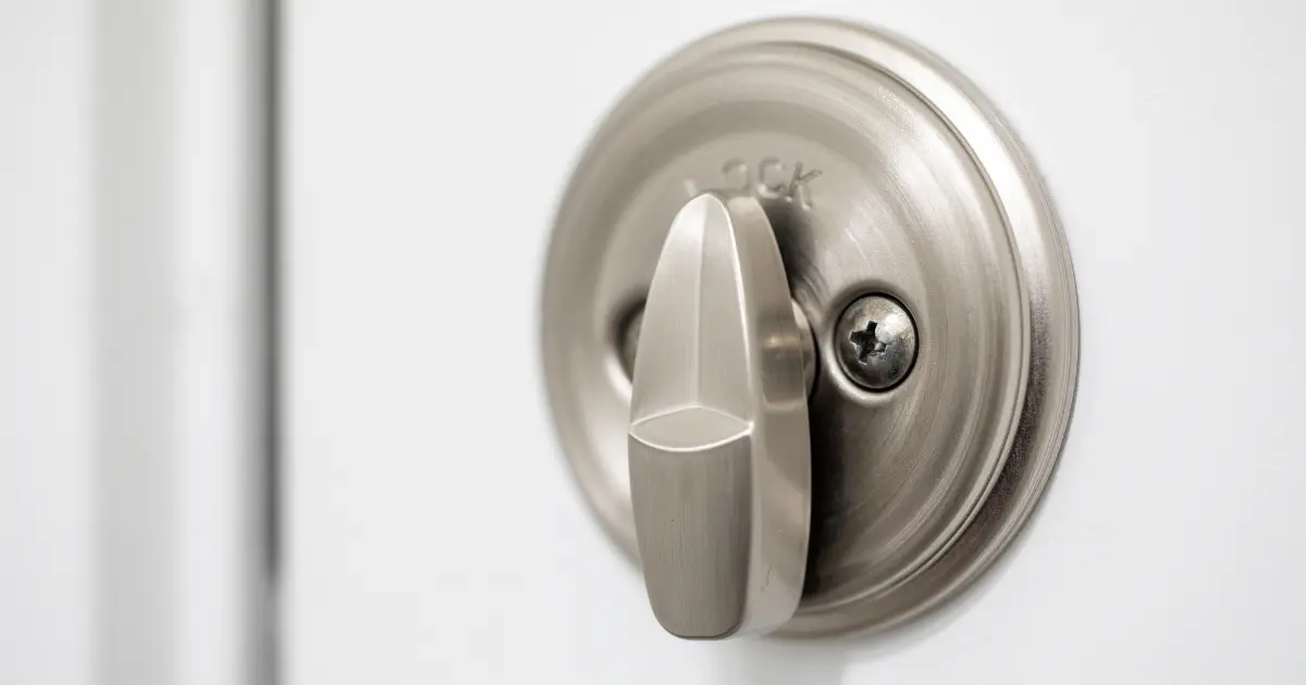 Cómo Reforzar la Puerta Principal de tu Casa: 5 Mejoras Clave